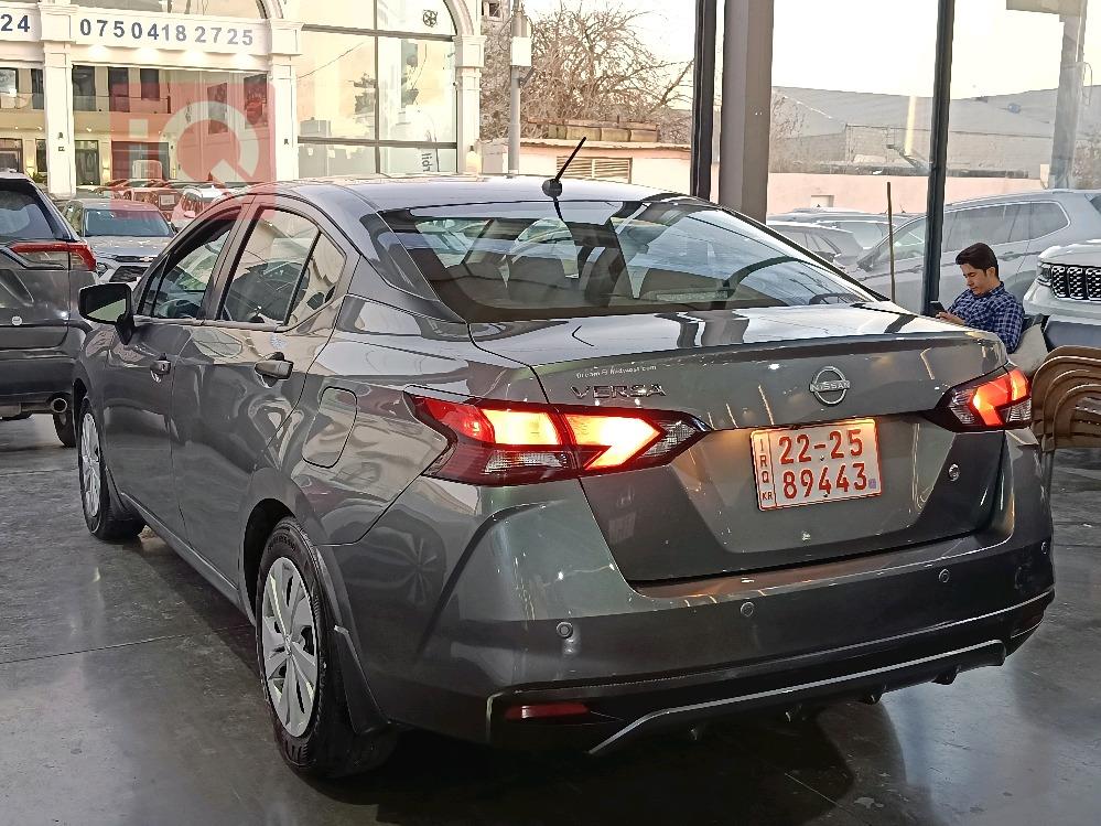 نيسان فيرسا